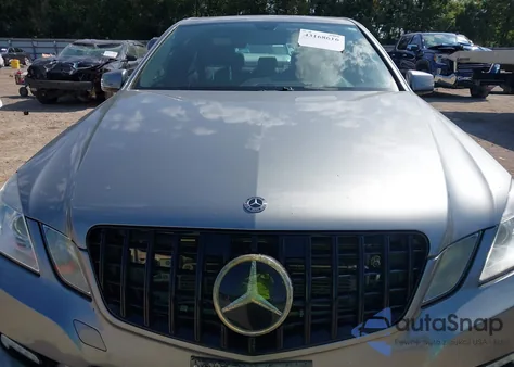 2011 Mercedes-Benz E 550 4Matic из США, поврежденный, VIN WDDHF9AB3BA302388